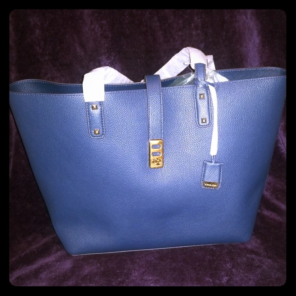 Michael Kors carry all tote bag color navy